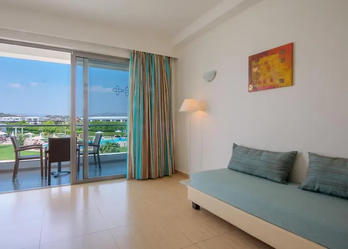 Asterias فندق 5*