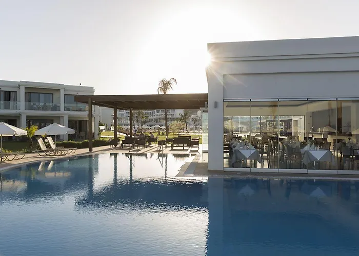 Asterias فندق 5*